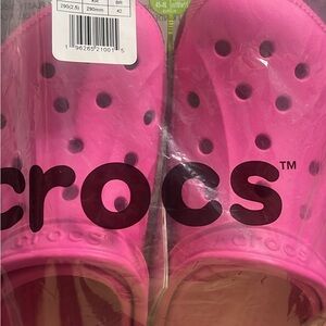 CROCS Classic Clog in Hot Pink